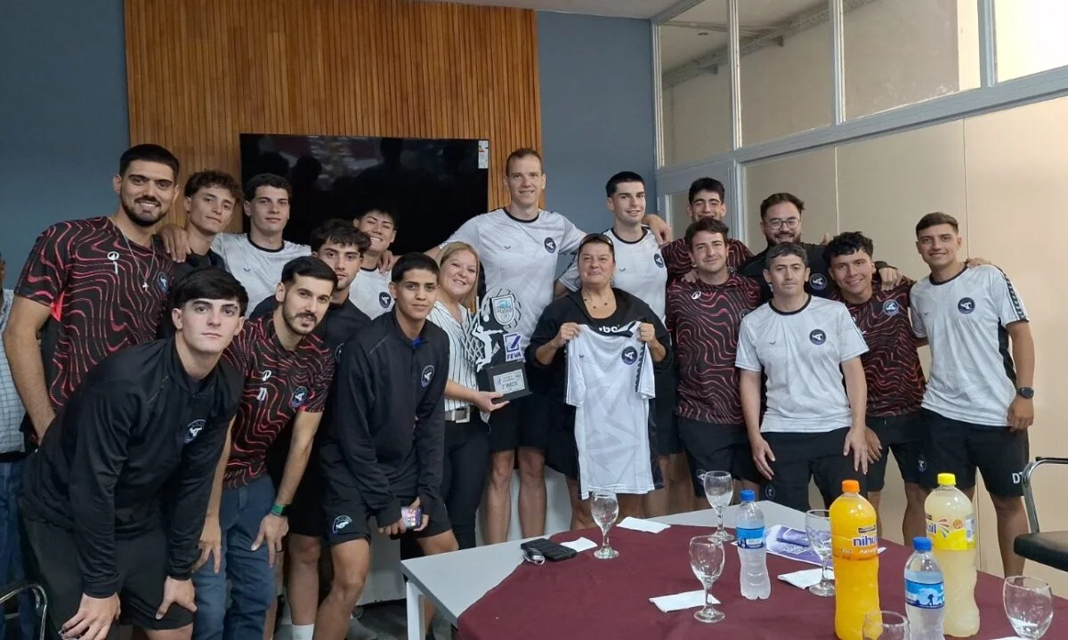 El municipio recibió al plantel del SR Club tras su histórico ascenso a la Liga Nacional de Vóley