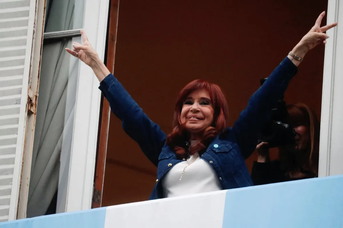 La Justicia ordenó que Cristina Kirchner vuelva a cobrar la pensión de Néstor Kirchner