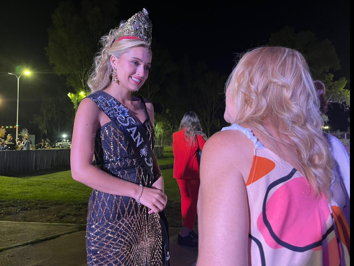 AZUL Y UNA DESTACADA PARTICIPACIÓN EN EL BRINDIS DE LAS REINAS