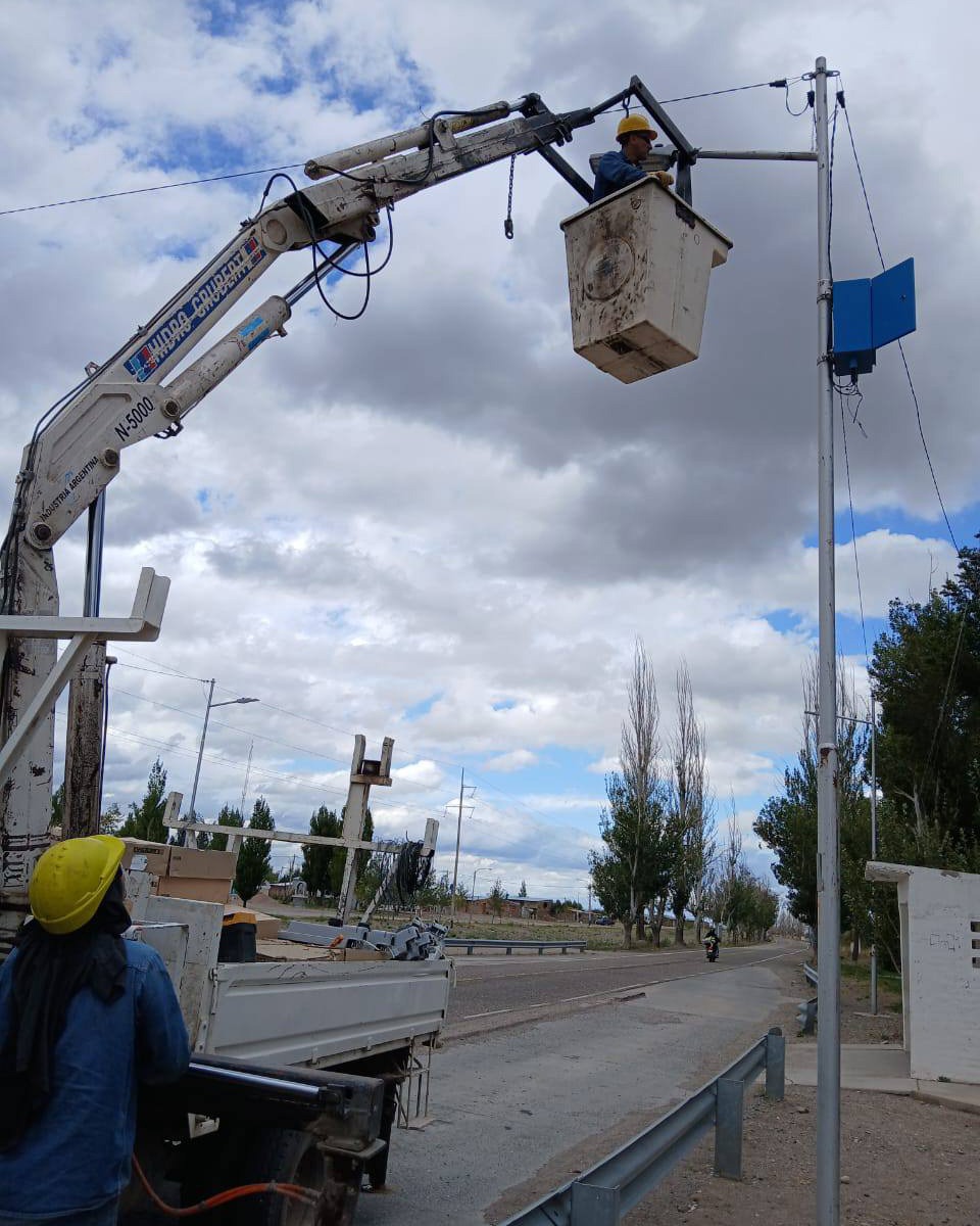 El Sosneado se suma a la reconversión LED: instalaron 100 nuevas luminarias