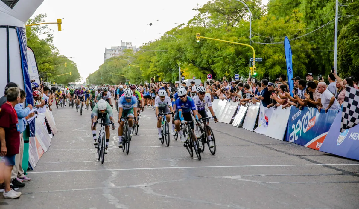Arranca la 33° Vuelta Ciclística de San Rafael con prólogo nocturno