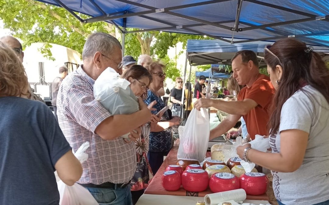 Escuelas técnicas y productores locales se unen en una nueva edición de la Feria Franca en San Rafael