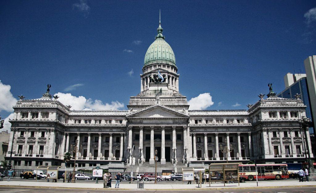 La tierra no se vende: el jueves el Congreso decidirá si la soberanía argentina tiene precio
