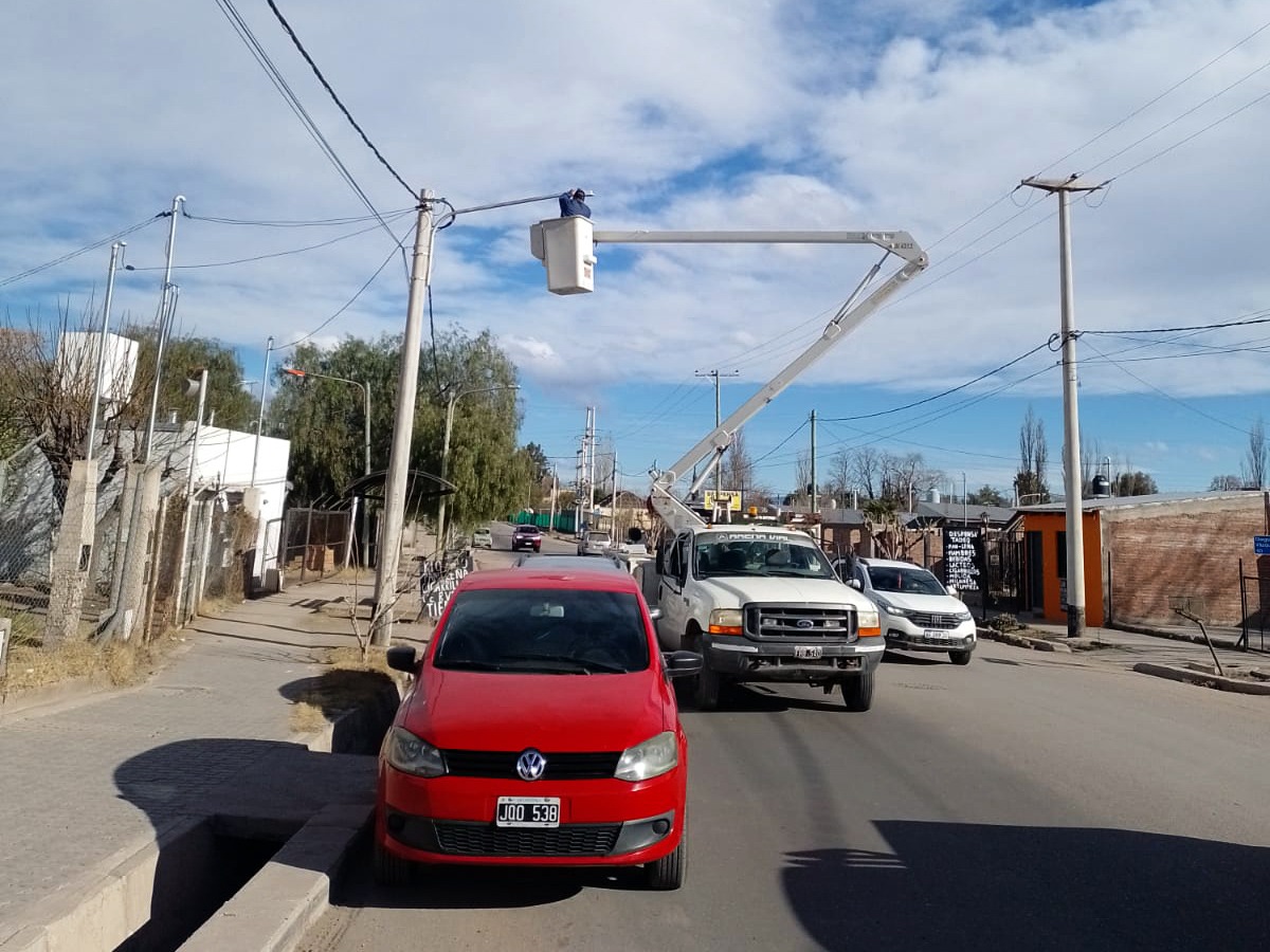 San Rafael refuerza la iluminación de Vélez Sarsfield para acompañar la reapertura del paso de Pobre Diablo